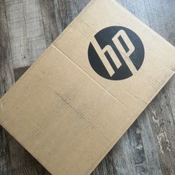 HP Laptop 17-cn2070cl 17.3" $750