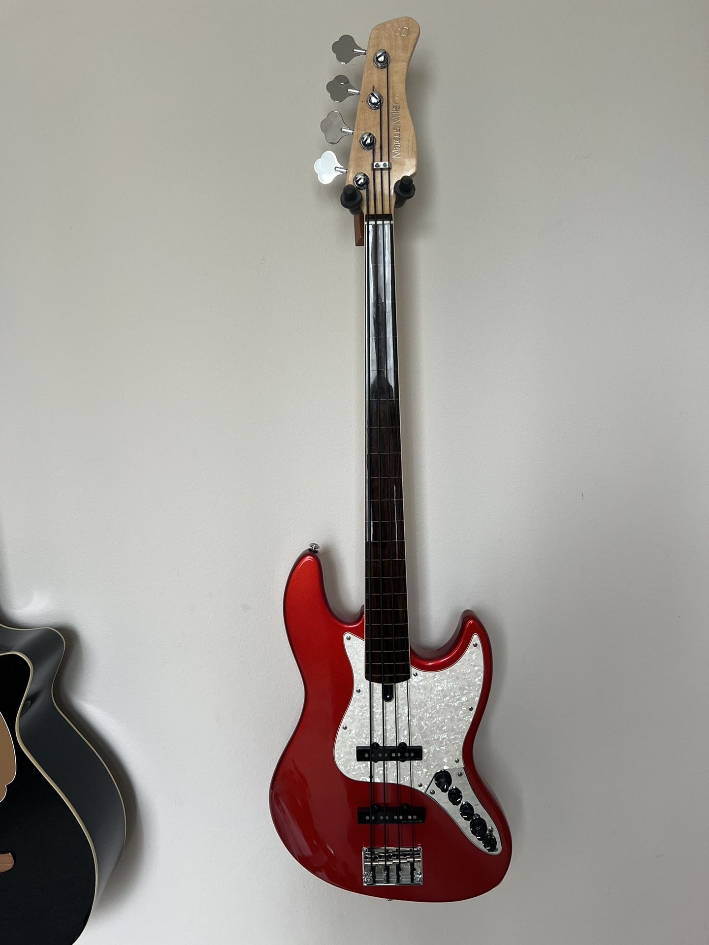 Sire V7 swamp ash fretless electric bass guitar
