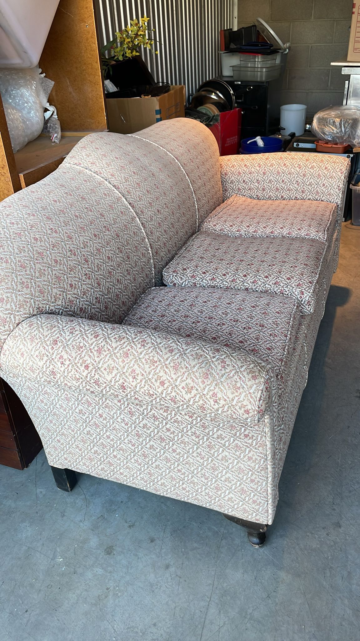 Stylish and Comfortable Sofa Couch for Sale