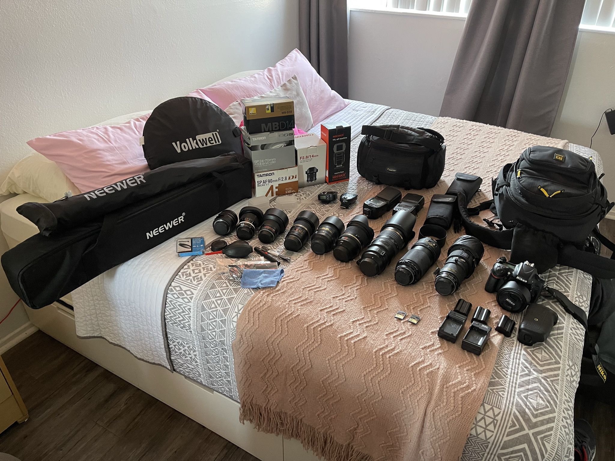 NIKON D600 WITH EXTRAS . ( WILLING TO SELL SEPARATELY )