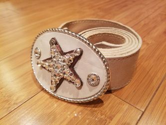 Leather belt with removable buckle