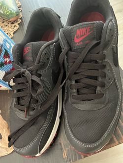 Nike  air max size 11. In excellent condition.