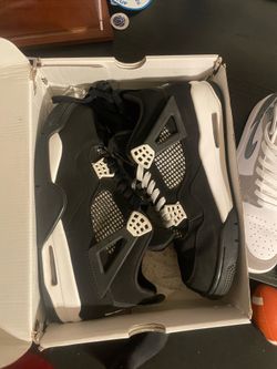 White thunders size 10