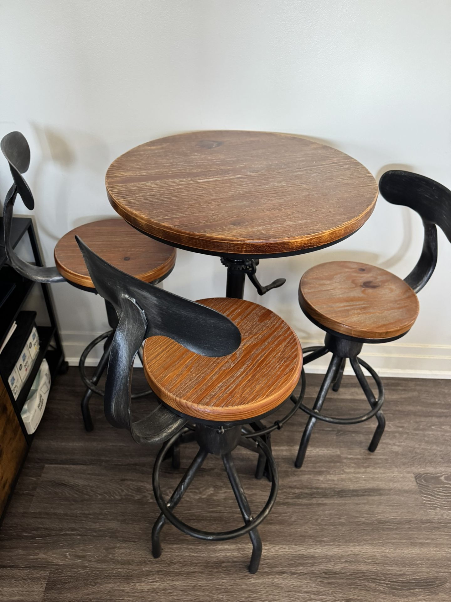 Like New High Top Table And Chairs