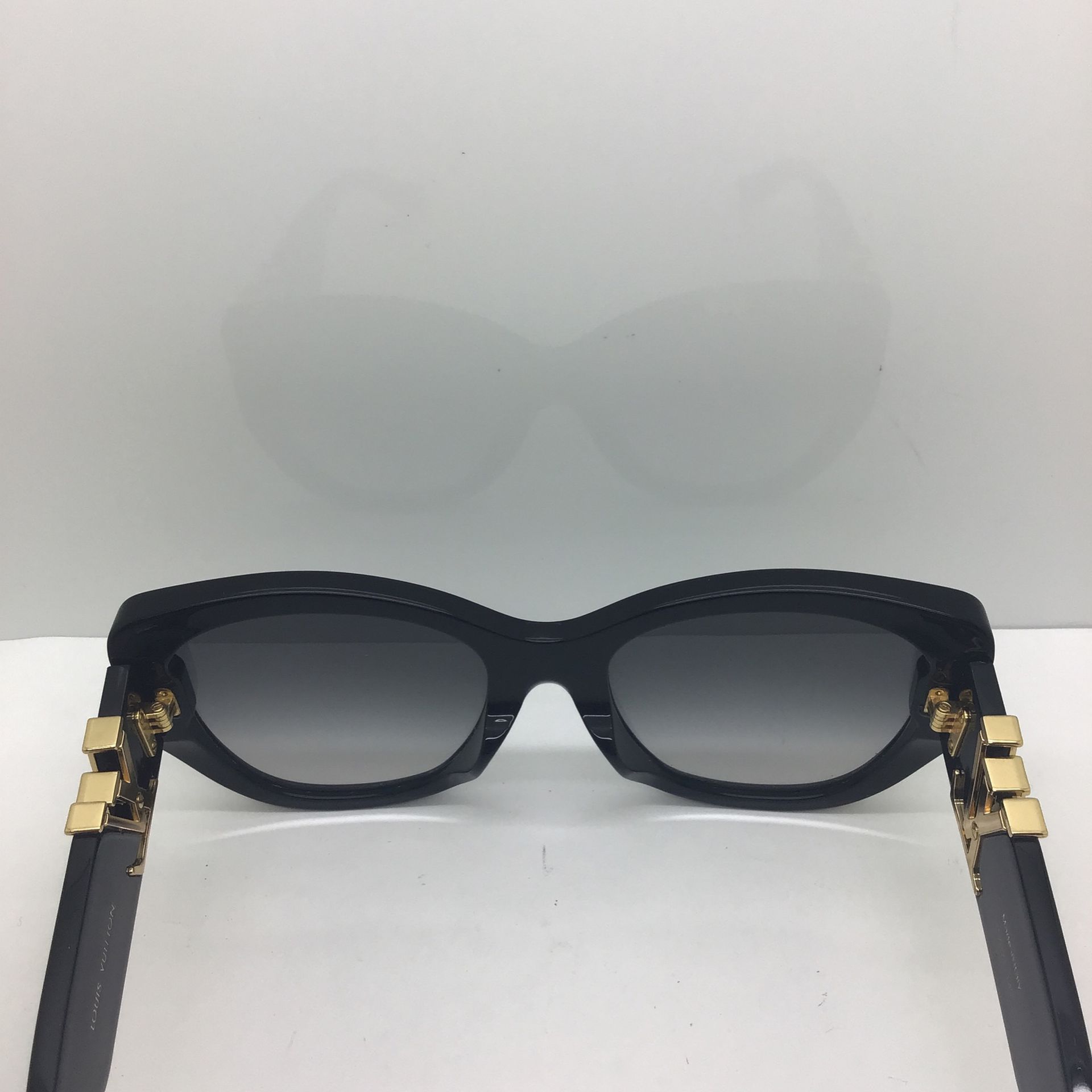 Louis Vuitton Sunglasses Sqaure Black Z1247E. Used. There are some