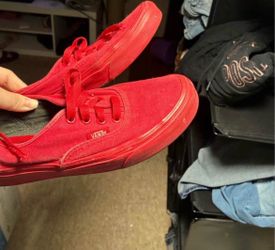 Woman’s vans size 6