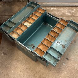 antique tool box 