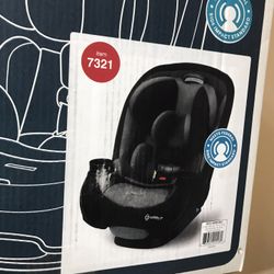 2 Brand New Baby / Toddler Car Seats 