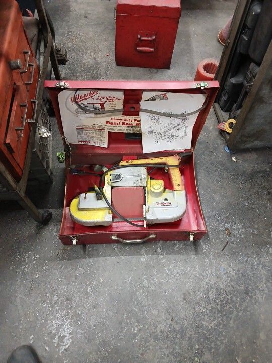 Milwaukee Heavy Duty Bandsaw