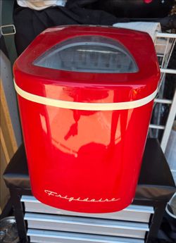 FRIGIDARE ICE MAKER