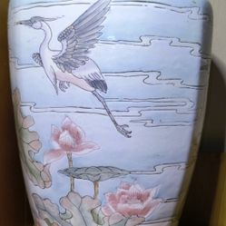 Hand-Painted Asian Crane Porcelain Vase – Large Decorative Pottery – Ming Li Replica
By 