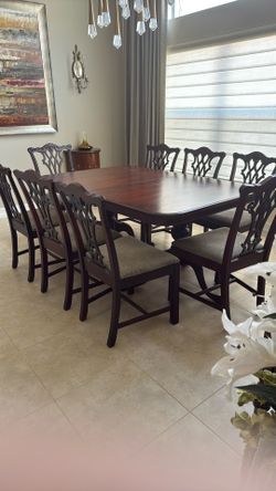 Stunning Antique Dining Table Plus Chairs
