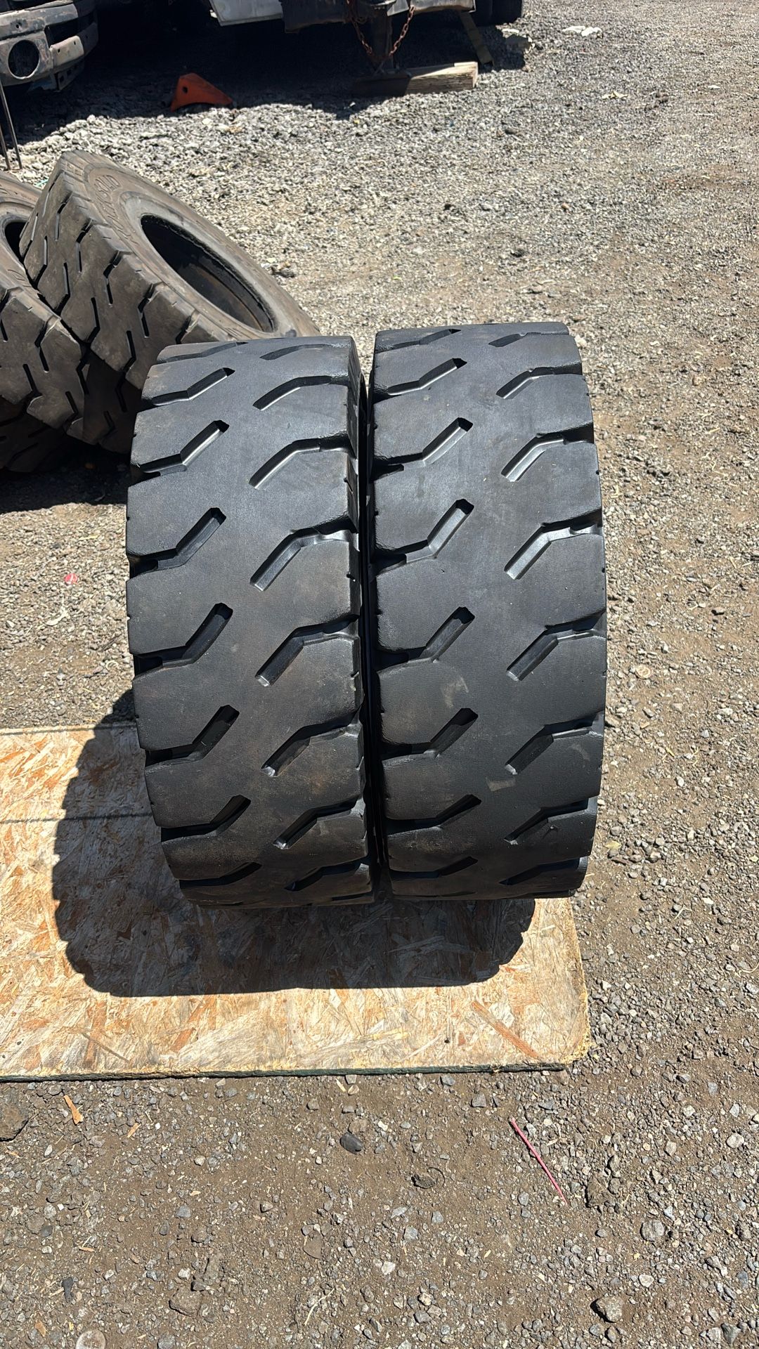 250-15  Used Solid Forklift Tires 