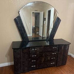 Dresser With Mirror And Headrest