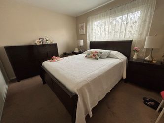 Bedroom set with queen size mattress included