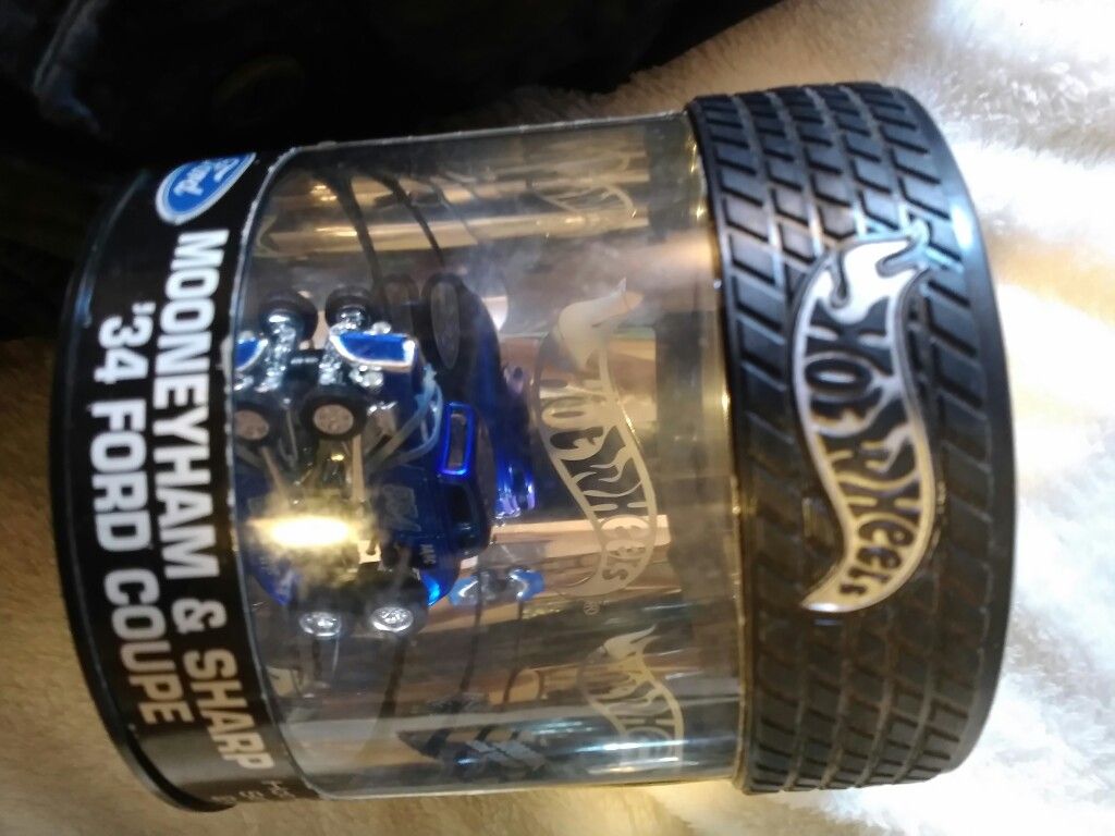 Hot wheels 1 of 3000 autographed /signed