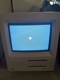 Apple Macintosh SE - Powers On