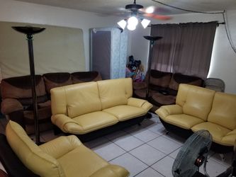 sala 3 puezas 100% piel excelentes condiciones con 2 lamparas
