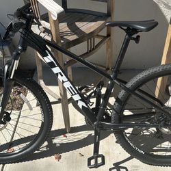 Trek Marlin 5 Mountain Bike Size Small