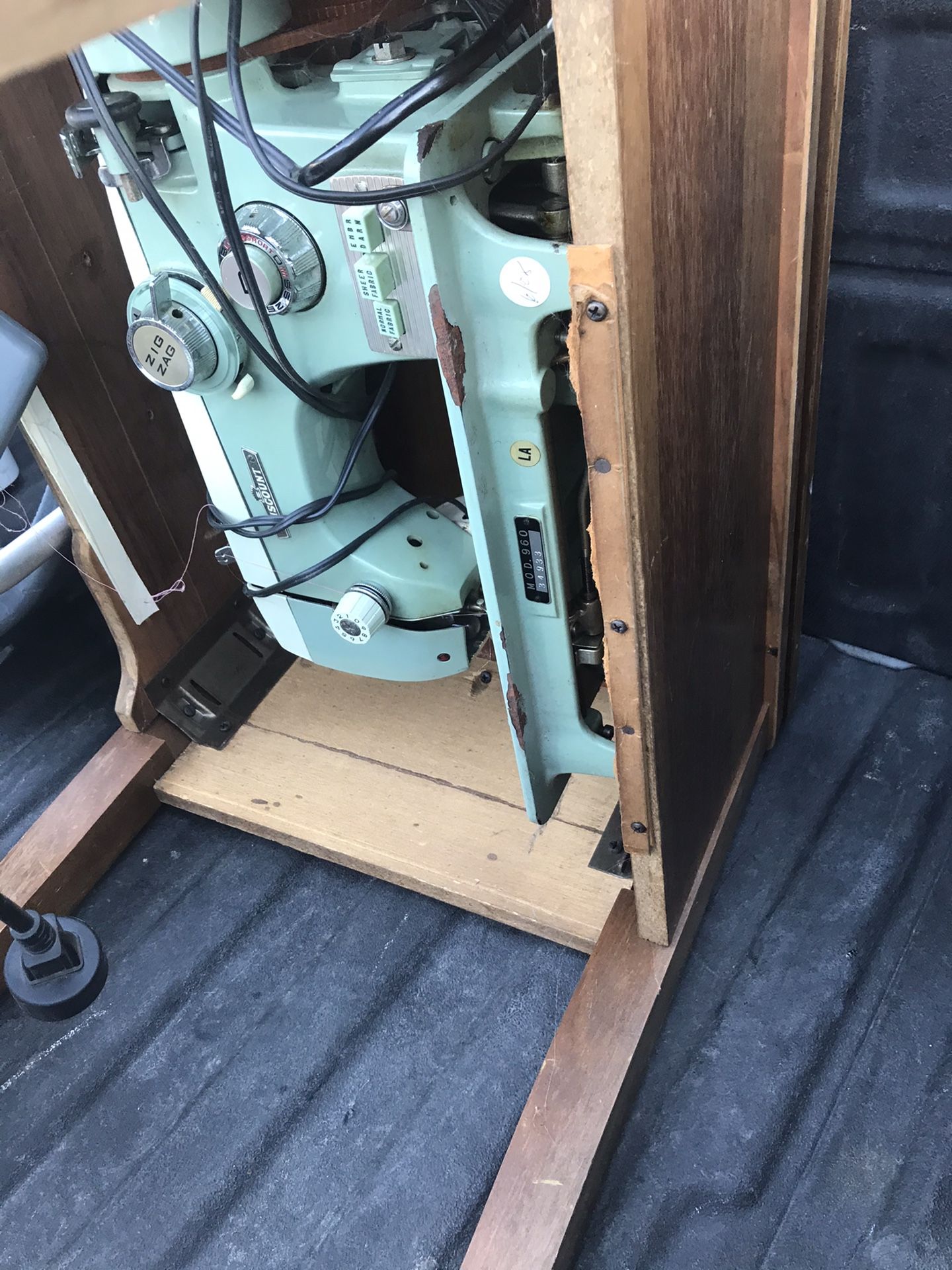 Free free sewing machine, lamps, hamper