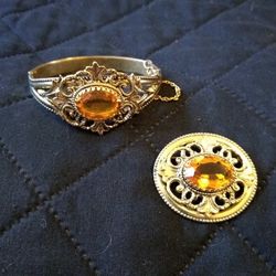 Vintage gold bracelet and brooch set