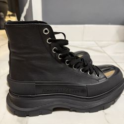 Alexander McQueen Men's Black tread slick boots US 9 EU 42