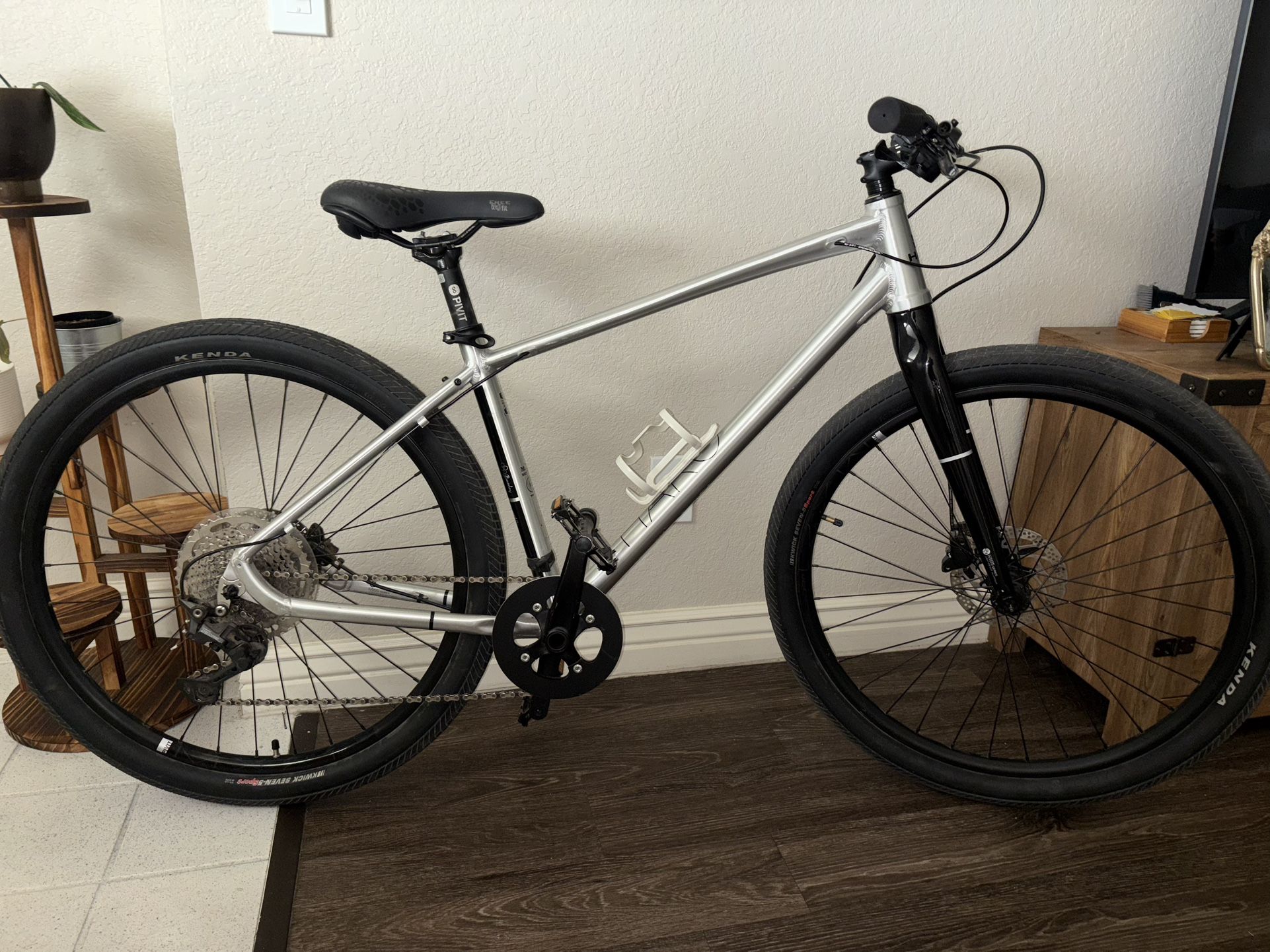 Haro Beasley 27.5 Hybrid Bike