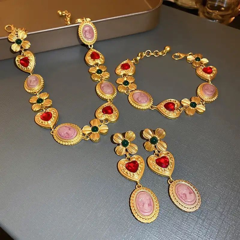 Iamdoyleyboutique: Only Choker Available