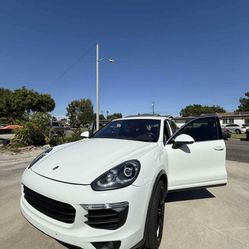 Porsche Cayenne S / Low Miles Excellent Condition