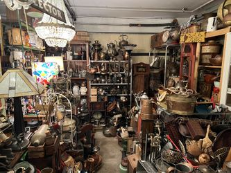 Vintage/Antiques for sale. Everything is individually priced pick up is in Canyon country/Santa Clarita. It’s cross posted MQ.