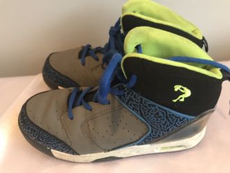 Boys Shaq hi top sneakers size 4