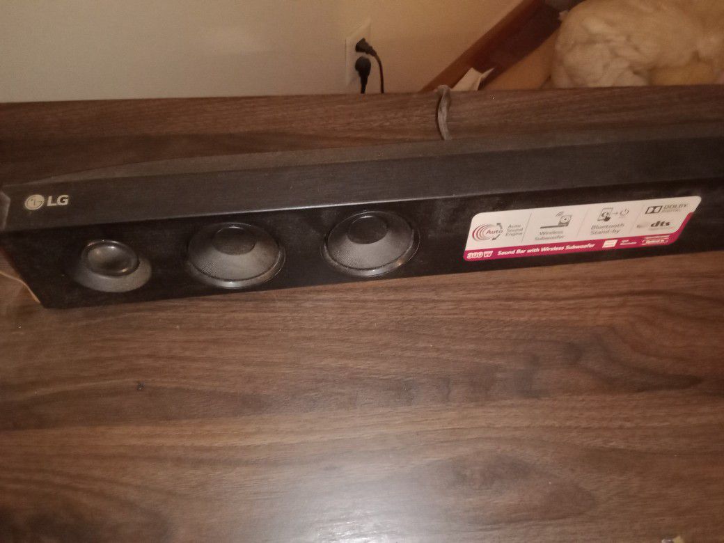LG Subwoofer And Sound Bar With Remote 