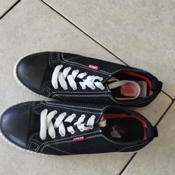 Levi's Shoes Size 8