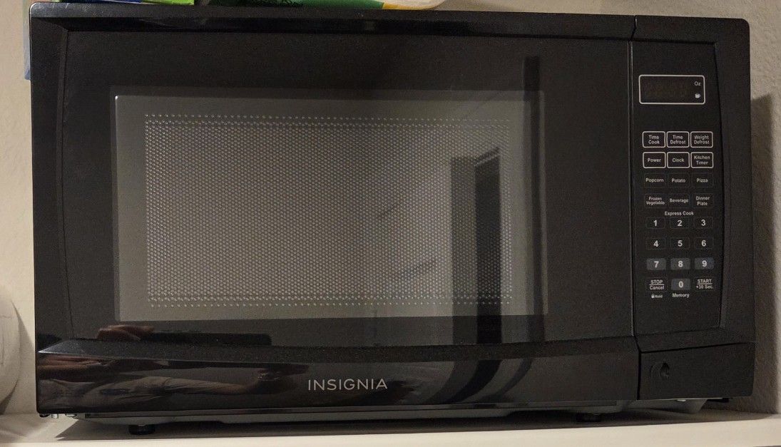 Insignia Compact Microwave