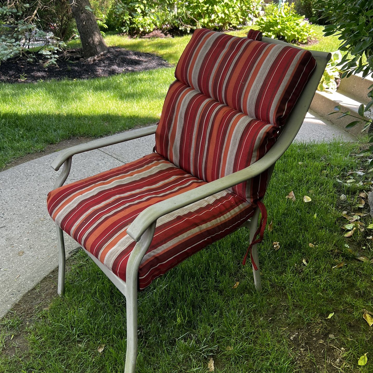 4 Patio Chairs With Cushions 