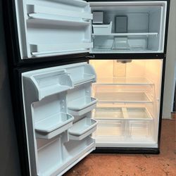 🔆☆Whirlpool☆🔆 Black 21.5C.F Fridge Cooling perfectly fine.