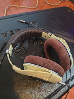 Sennheiser HD 599 Open-Back Headphones Premium Audio + Cables Included