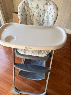 Never really used highly chair very neat and in good condition