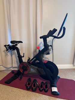 Peloton bike, 2 lb weighs, size 38 and 47 shoes.