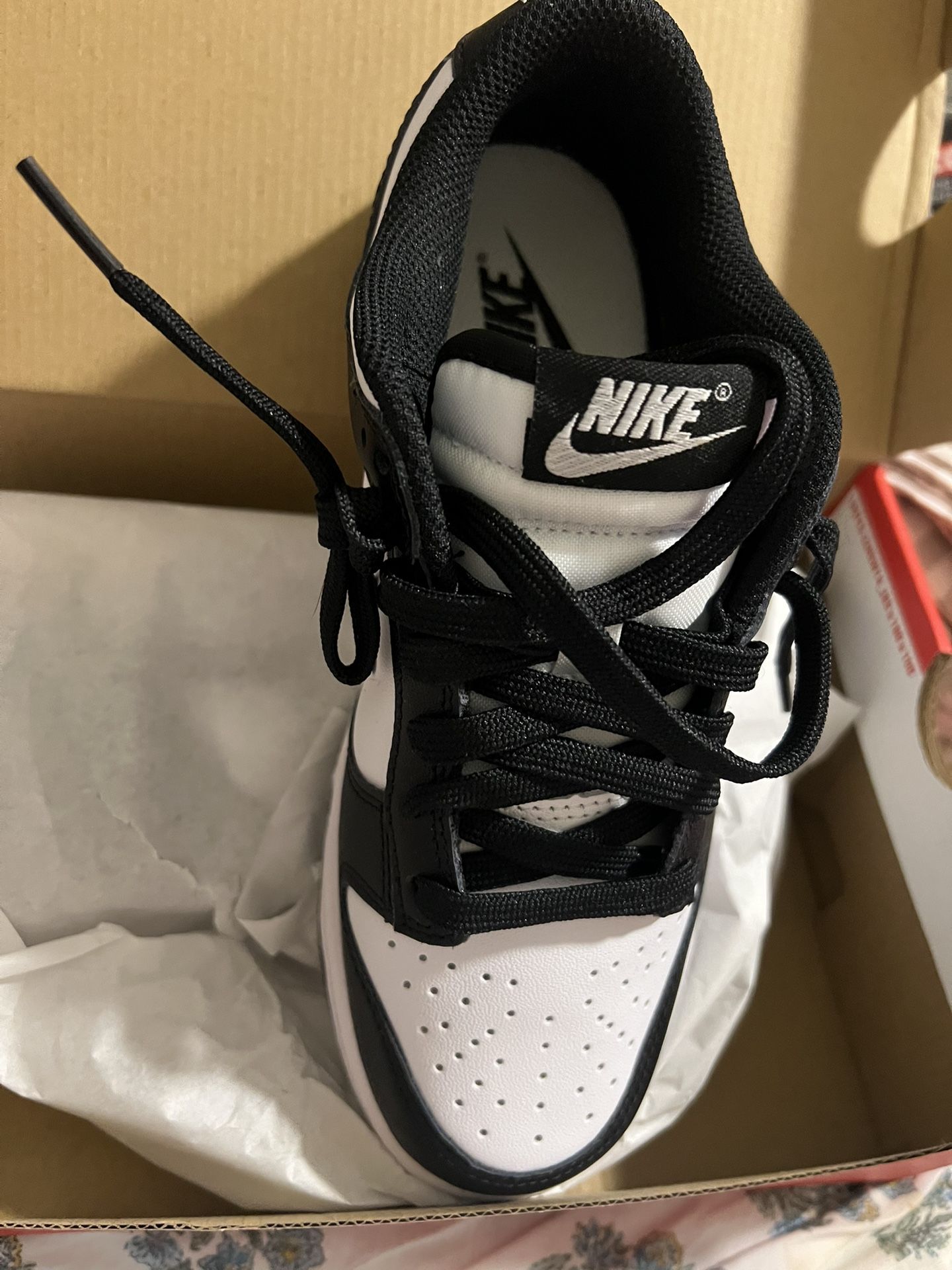 Nike 2 Pair Sixe 6 And 6 1/2
