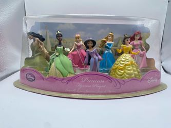 (NEW and RARE) Disney Princess Disney Store Exclusive Figurine Playset,(7 figures) (Perfect for Birthday Parties)