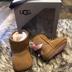 New Ugg Girls Size 0-1 