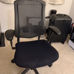 Herman Miller Celle Mesh Back Ergonomic Desk Chair Gaming Black Retractable Arms Lumbar Support Used