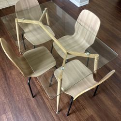 Table With 4 Chairs 