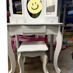 Vanity Desk For Little Girls
