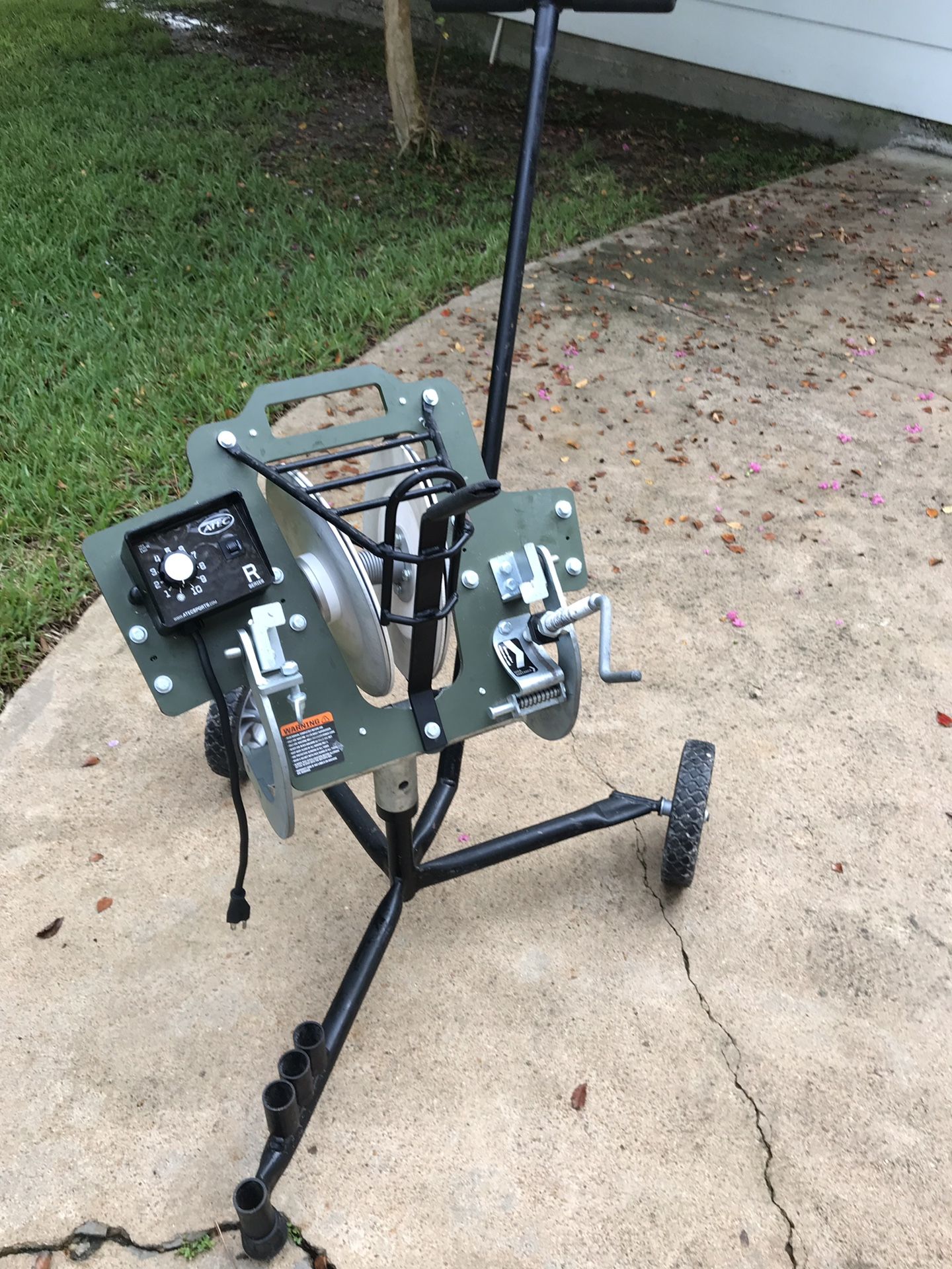 ATEC R2 Rookie Baseball Defensive Pitching Fungo Machine Thrower