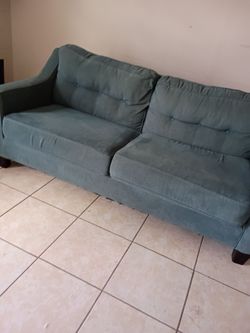 Clean green sofa with 2 matching lamp