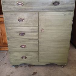 Vintage Chest Of Drawers 