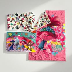 Trolls World Tour Lotta Love 4Piece one of a kind Toddler Bedding Set, Used once no rips or stains