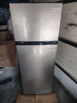 Frigidaire Top-Freezer Refrigerator Stainless - with delivery